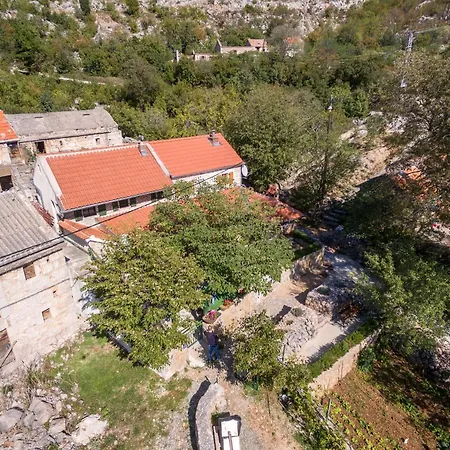 House Ivaneza Nyaraló *